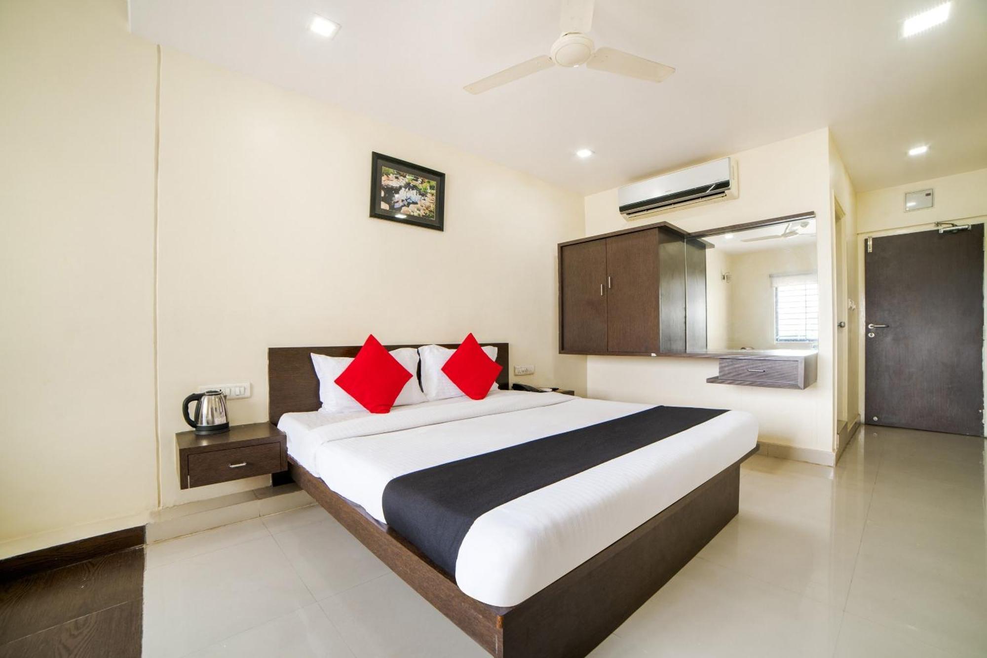 Super Capital O Raaga Grand Hotel Haiderabad Buitenkant foto